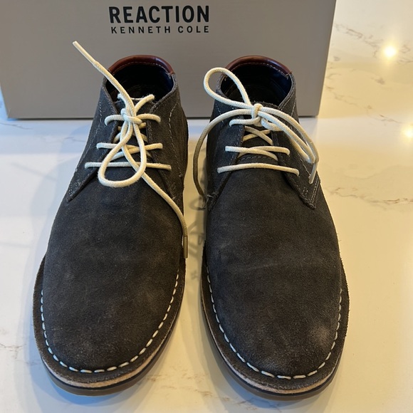 Kenneth Cole boys chukka boots, size 8.5 - Picture 2 of 5